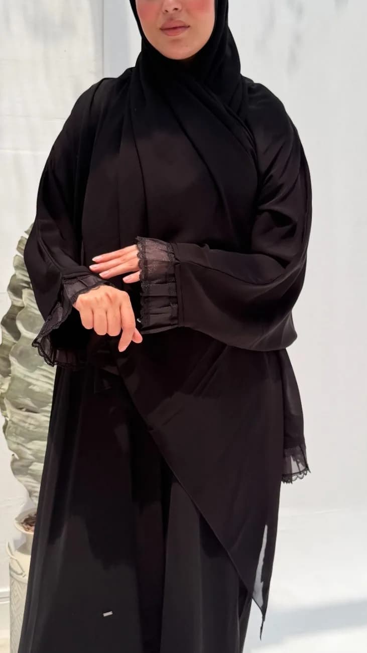 عباية نوار — على الجسم